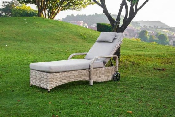 Tối đa hóa không gian ngoài trời của bạn: Lời khuyên để chọn bộ ghế dài hiên phù hợp